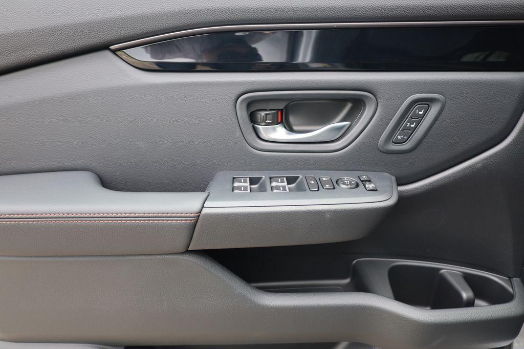 new 2025 Honda Pilot car, priced at $51,275