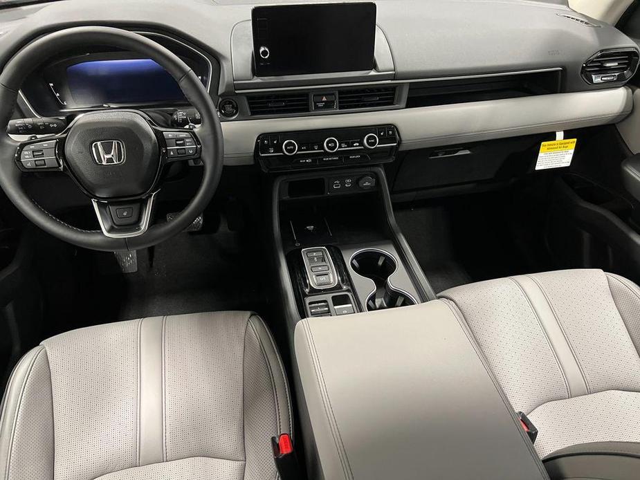 new 2025 Honda Pilot car, priced at $54,930