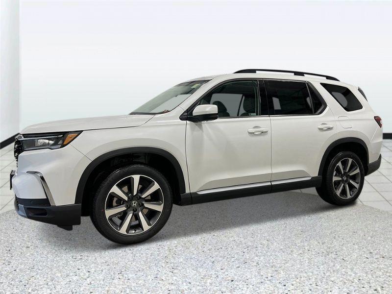 new 2025 Honda Pilot car, priced at $54,930