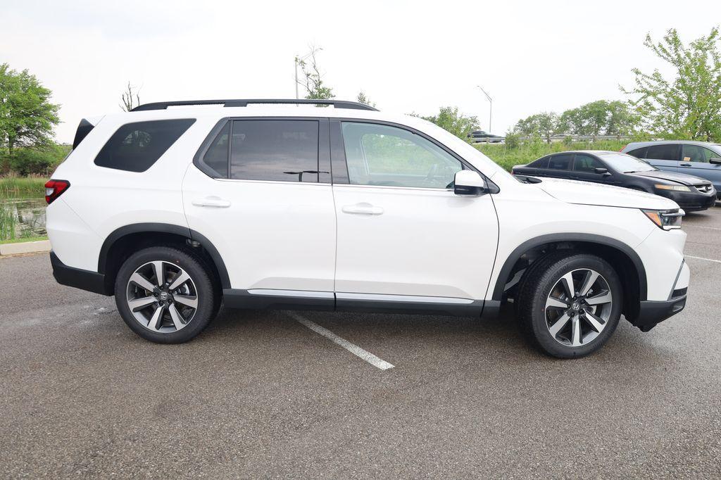 new 2025 Honda Pilot car, priced at $52,280