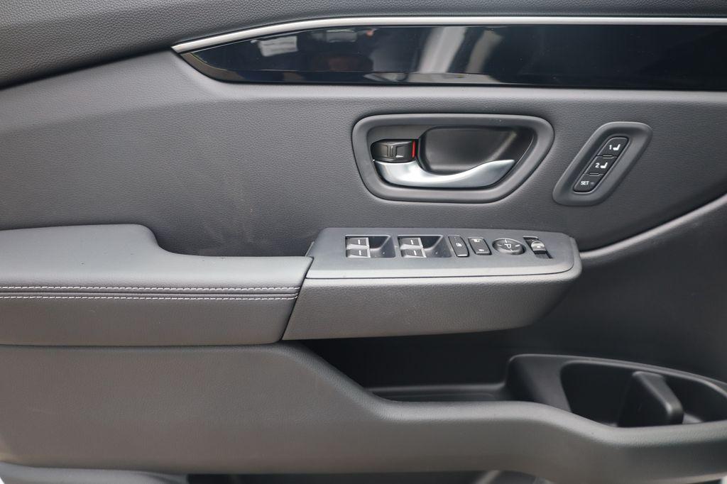 new 2025 Honda Pilot car, priced at $52,280