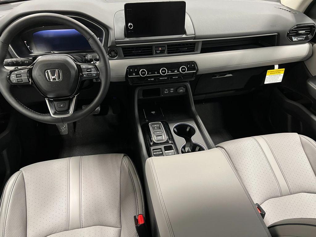 new 2025 Honda Pilot car, priced at $54,985