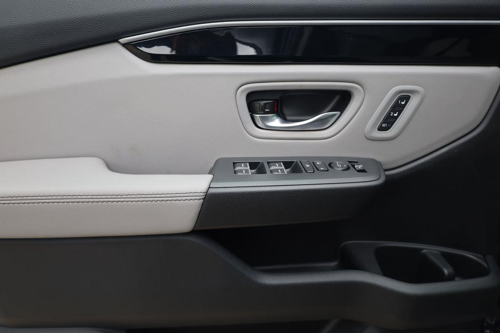 new 2025 Honda Pilot car, priced at $47,550