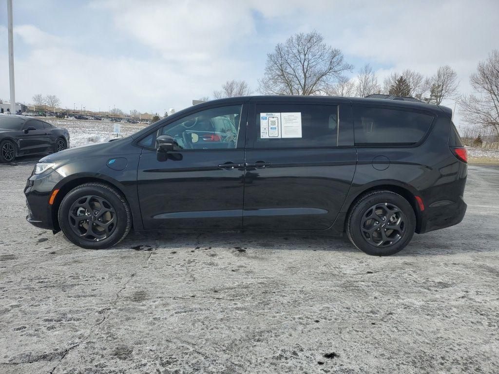 used 2022 Chrysler Pacifica Hybrid car, priced at $26,542