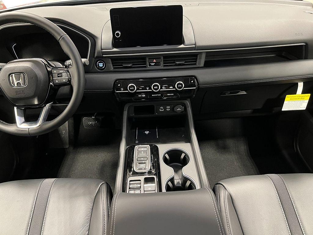 new 2025 Honda Pilot car, priced at $51,550