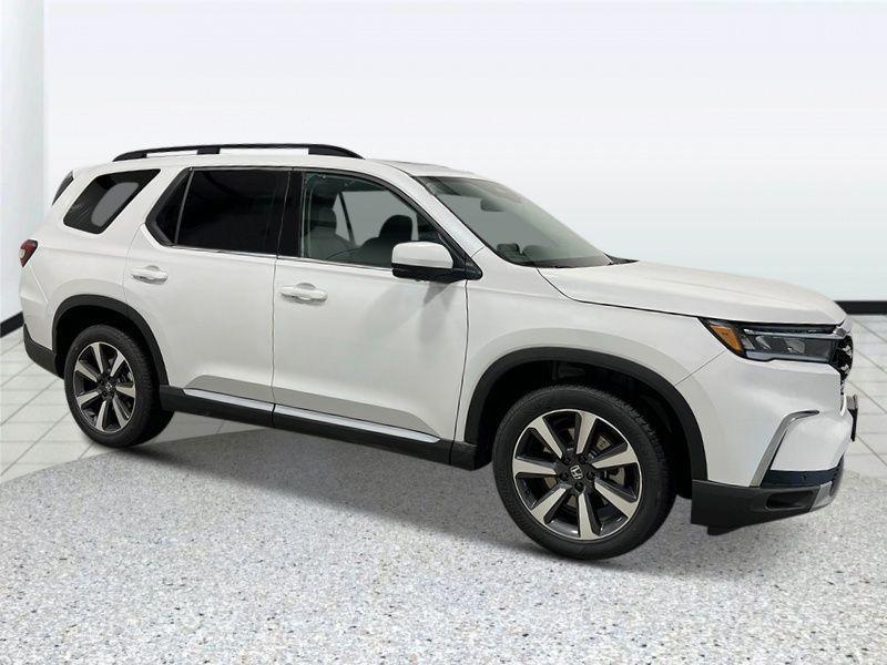 new 2025 Honda Pilot car, priced at $54,985