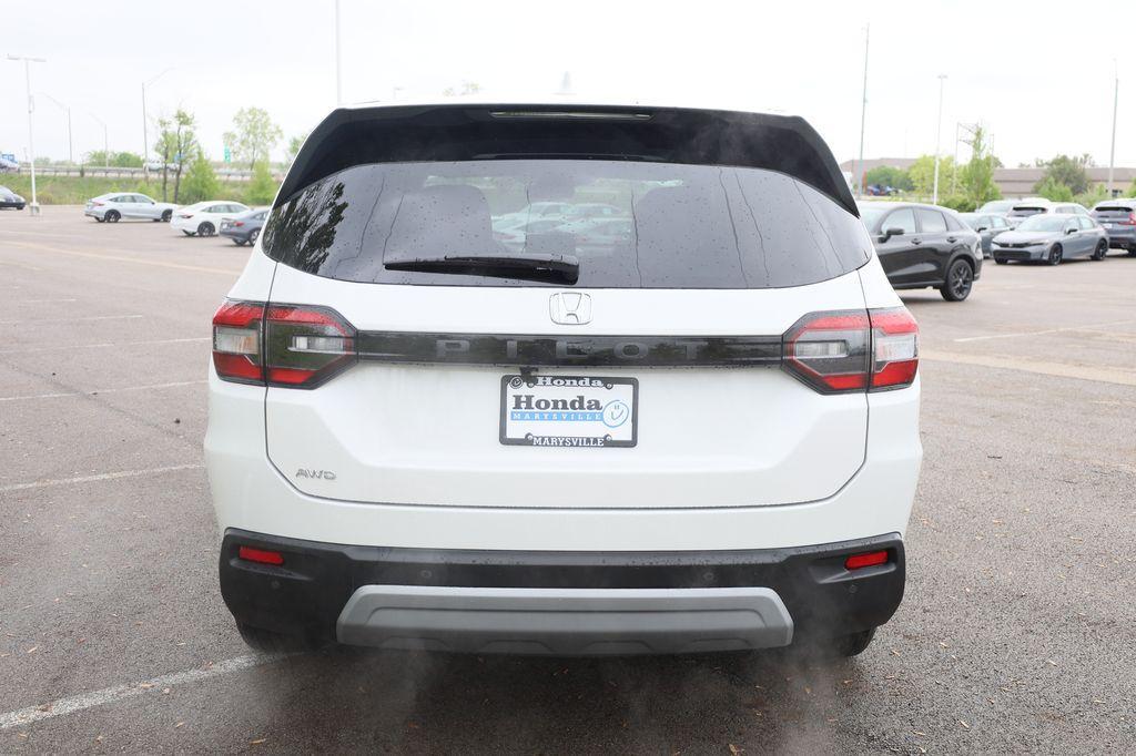 new 2025 Honda Pilot car, priced at $49,405