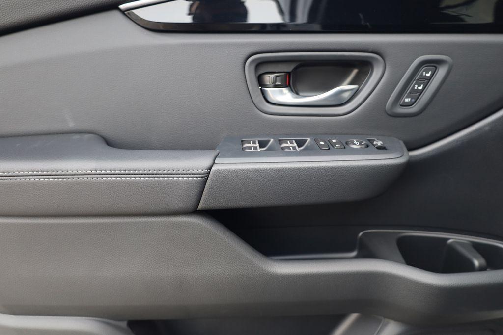 new 2025 Honda Pilot car, priced at $49,405