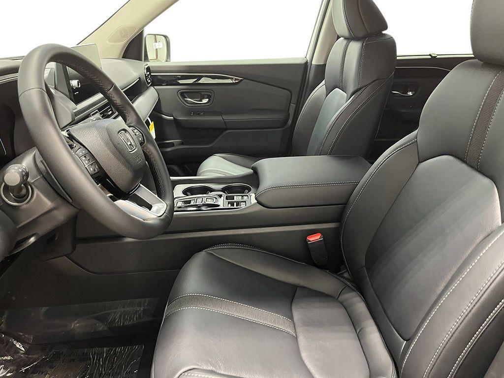new 2025 Honda Pilot car, priced at $49,405