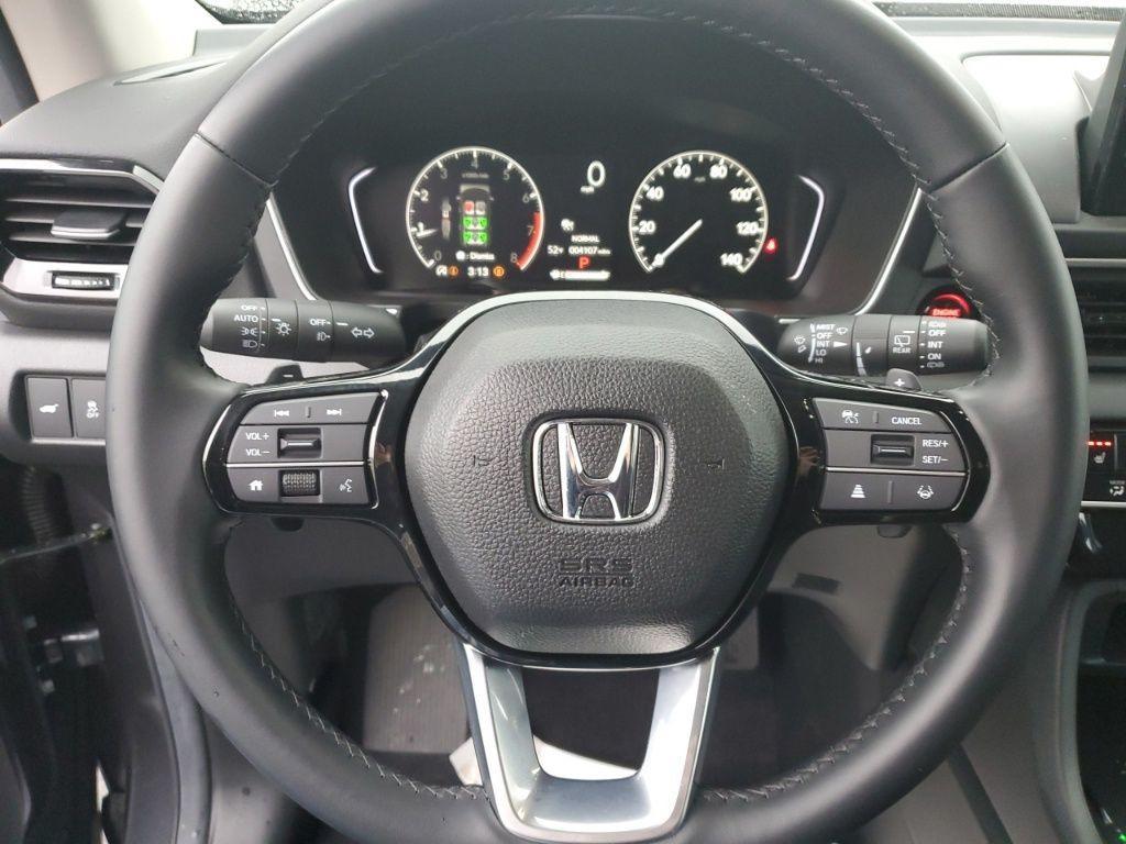 used 2025 Honda Pilot car, priced at $42,647