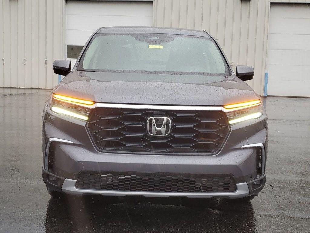 used 2025 Honda Pilot car, priced at $42,647