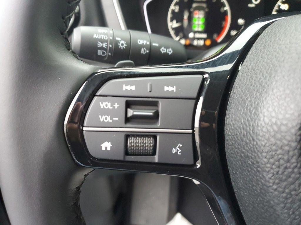 used 2025 Honda Pilot car, priced at $42,647