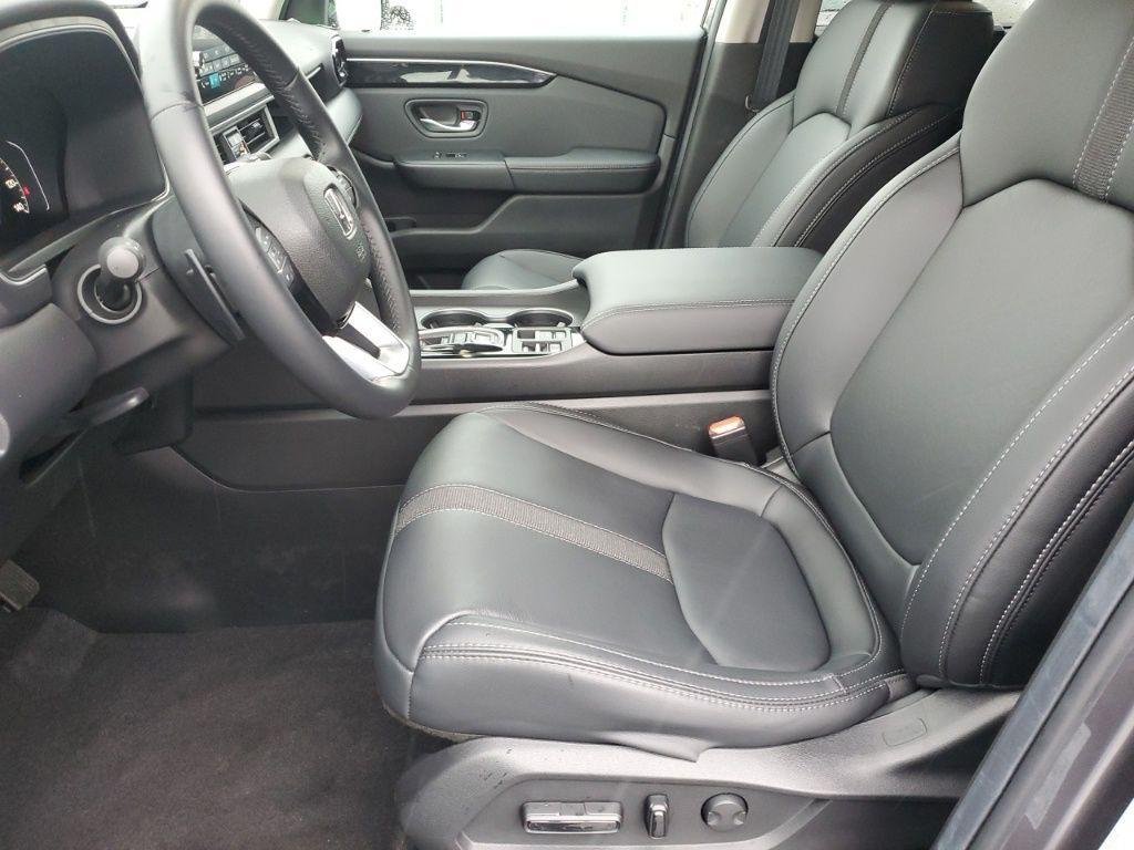 used 2025 Honda Pilot car, priced at $42,647