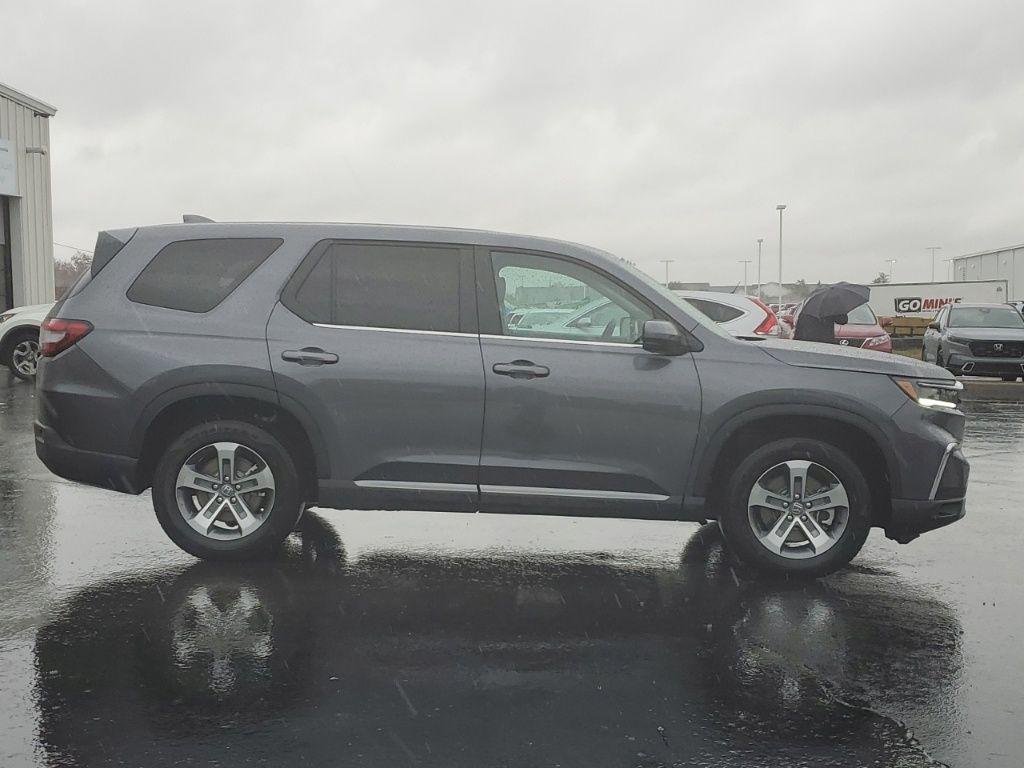 used 2025 Honda Pilot car, priced at $42,647