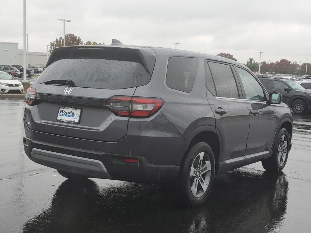 used 2025 Honda Pilot car, priced at $42,647