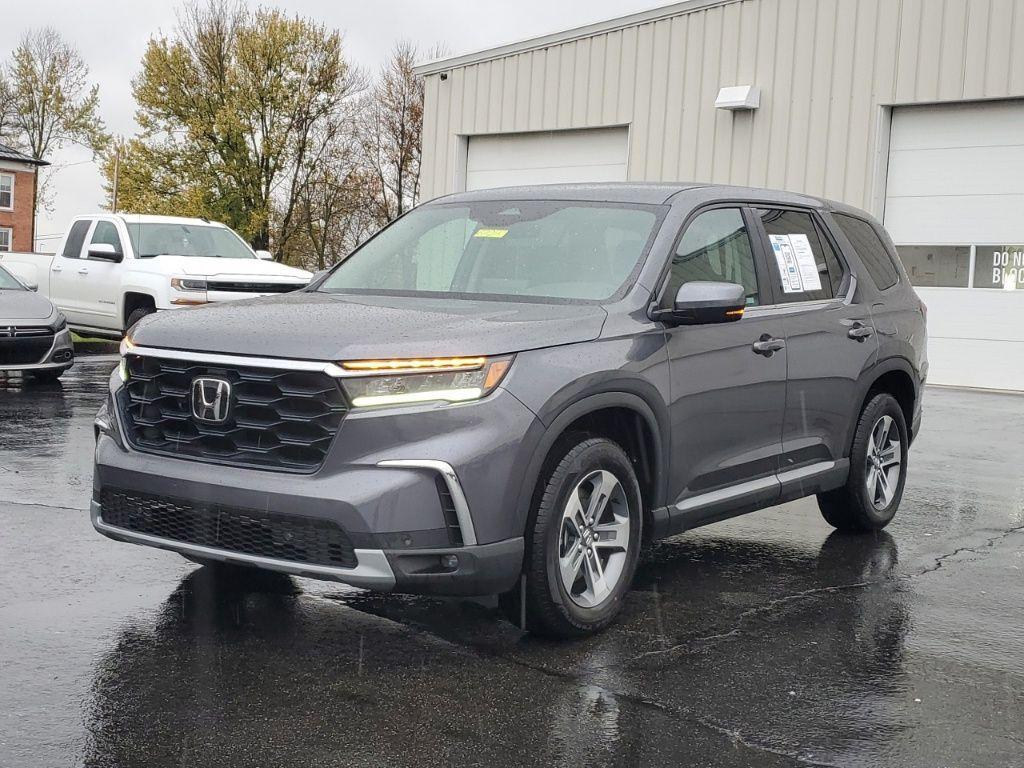 used 2025 Honda Pilot car, priced at $42,647