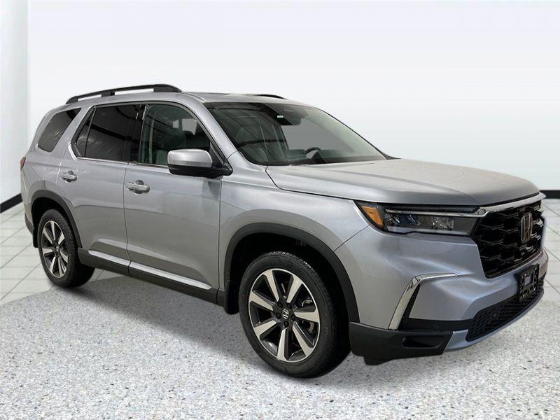 new 2025 Honda Pilot car, priced at $51,050