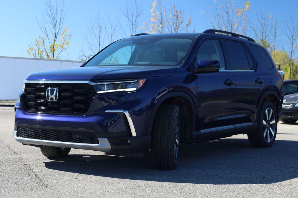 new 2025 Honda Pilot car, priced at $51,825