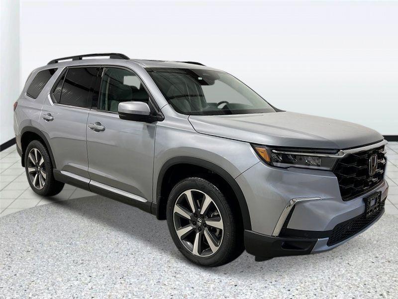 new 2025 Honda Pilot car, priced at $50,995