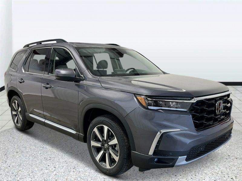 new 2025 Honda Pilot car, priced at $50,995