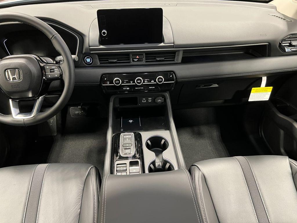 new 2025 Honda Pilot car, priced at $51,050