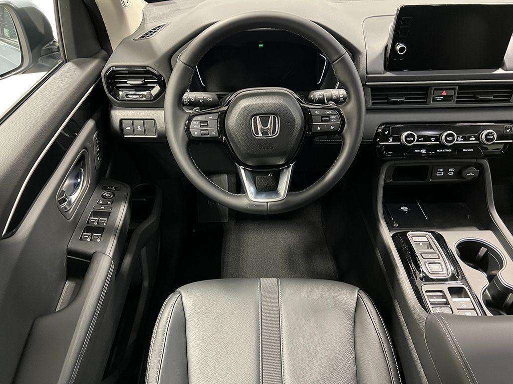 new 2025 Honda Pilot car, priced at $51,050