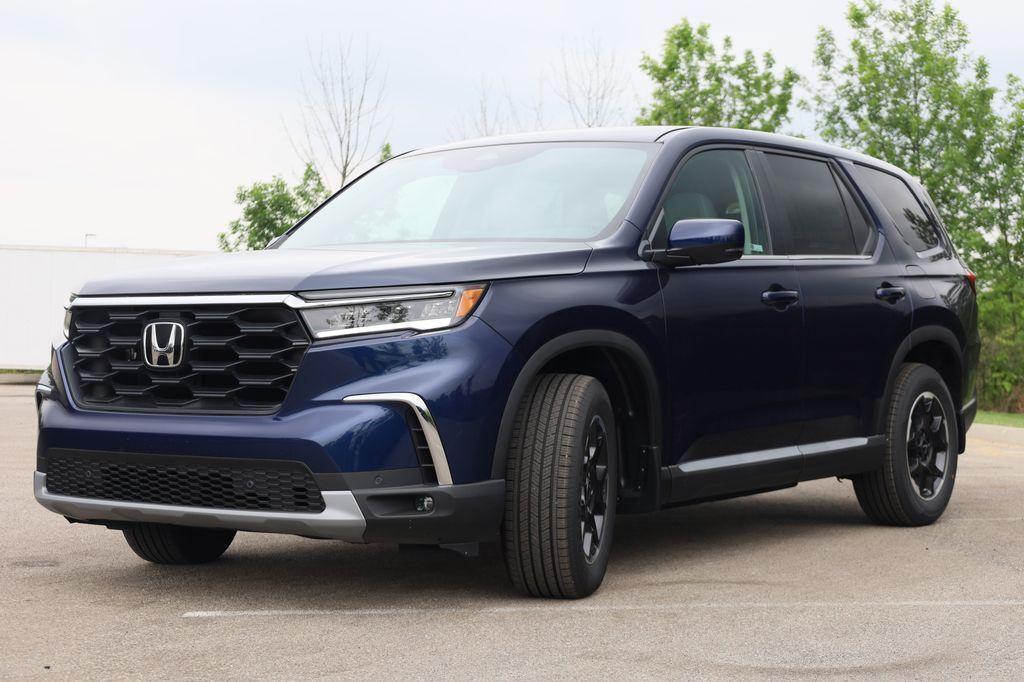 new 2025 Honda Pilot car, priced at $47,095