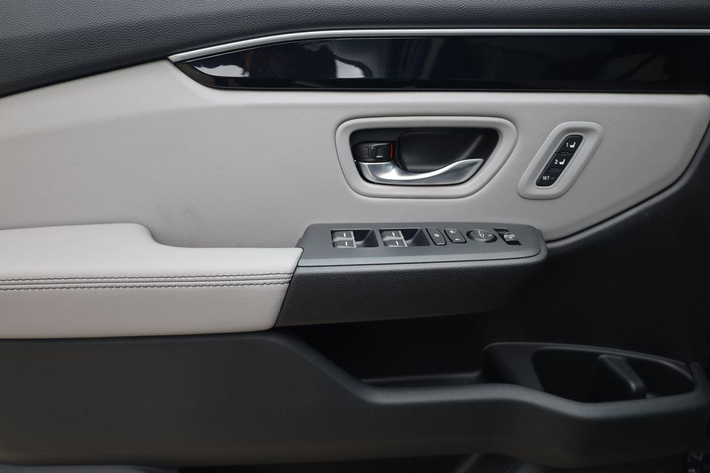 new 2025 Honda Pilot car, priced at $47,095