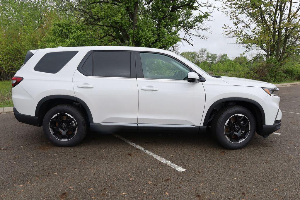 new 2025 Honda Pilot car, priced at $49,405