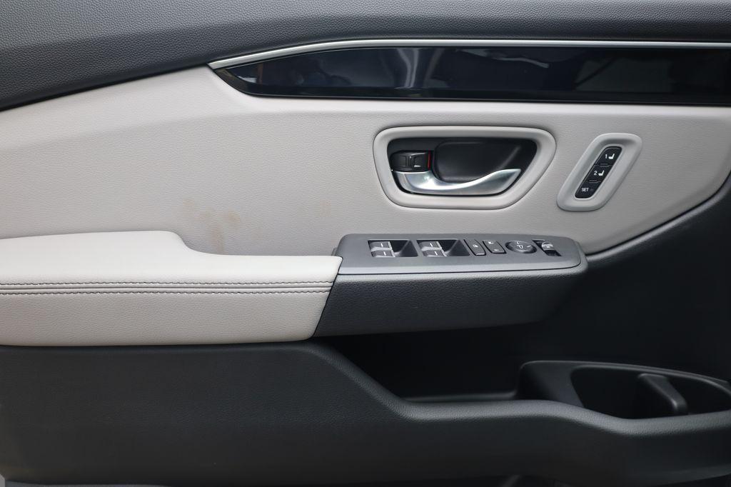 new 2025 Honda Pilot car, priced at $51,095