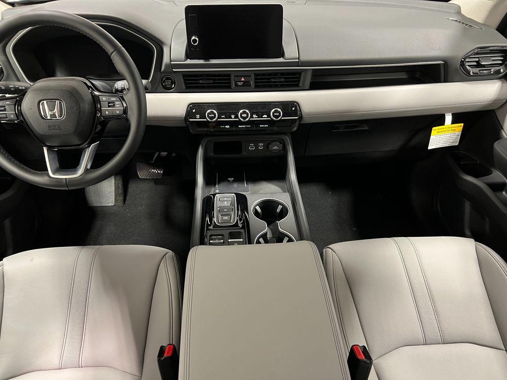 new 2025 Honda Pilot car, priced at $53,725