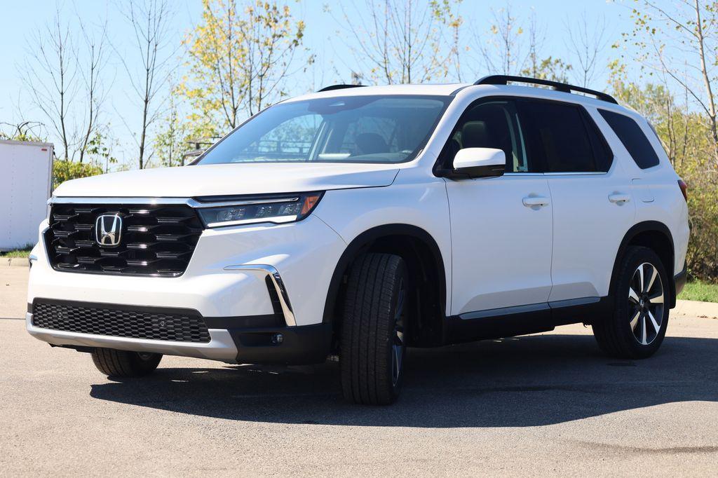 new 2025 Honda Pilot car, priced at $51,550