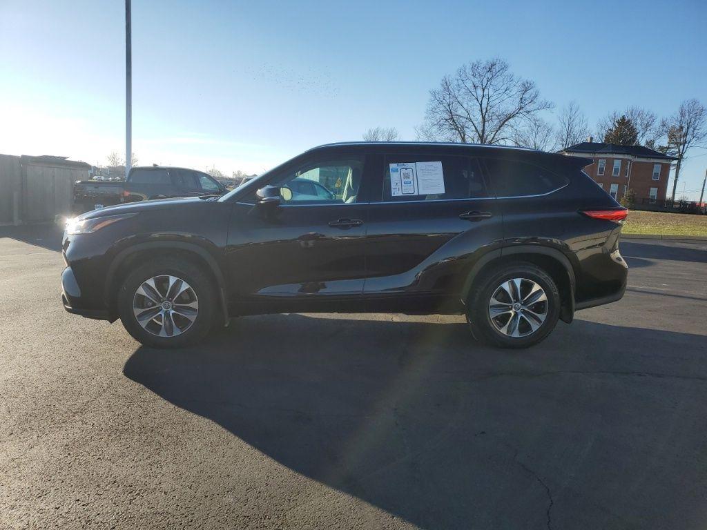 used 2021 Toyota Highlander car, priced at $28,500