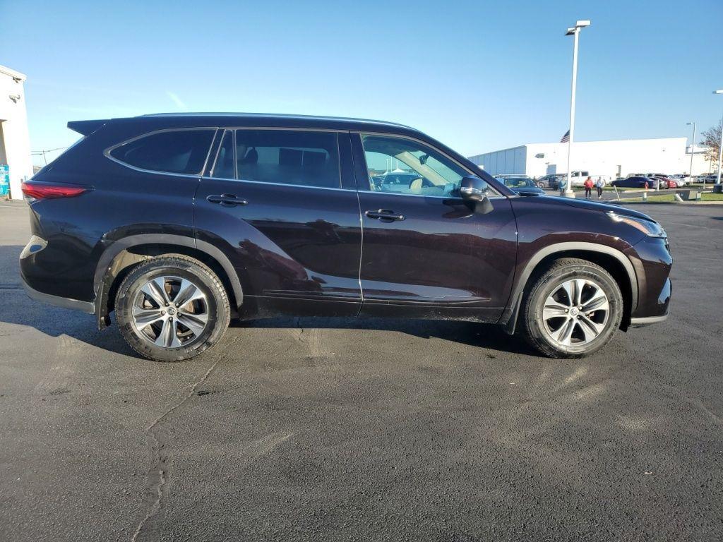 used 2021 Toyota Highlander car, priced at $28,500