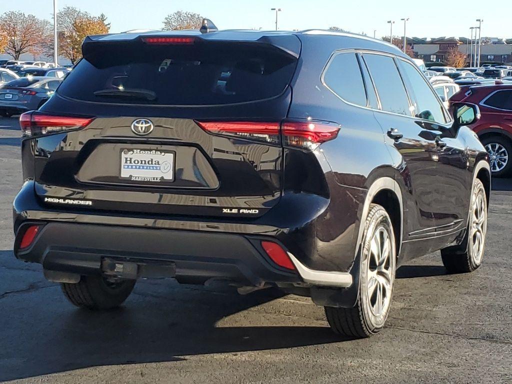 used 2021 Toyota Highlander car, priced at $28,500