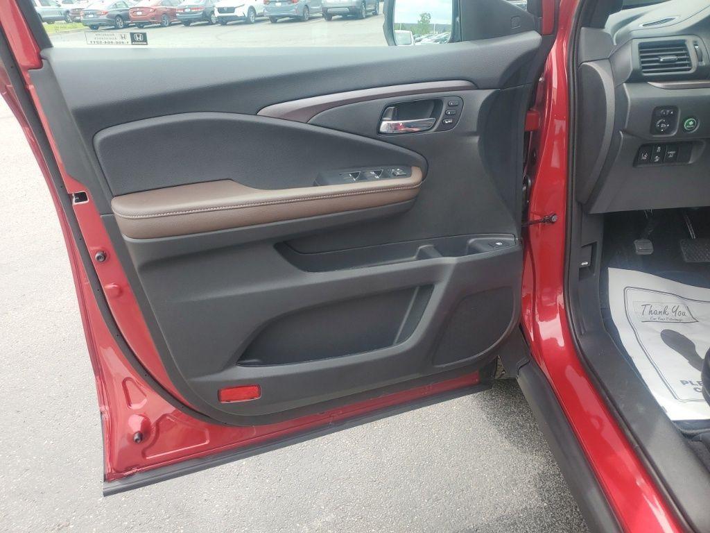 used 2025 Honda Ridgeline car, priced at $42,076