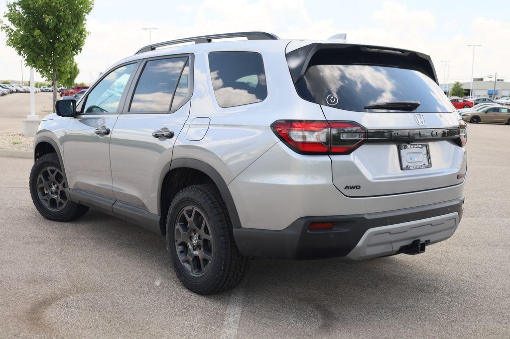 new 2025 Honda Pilot car, priced at $50,795