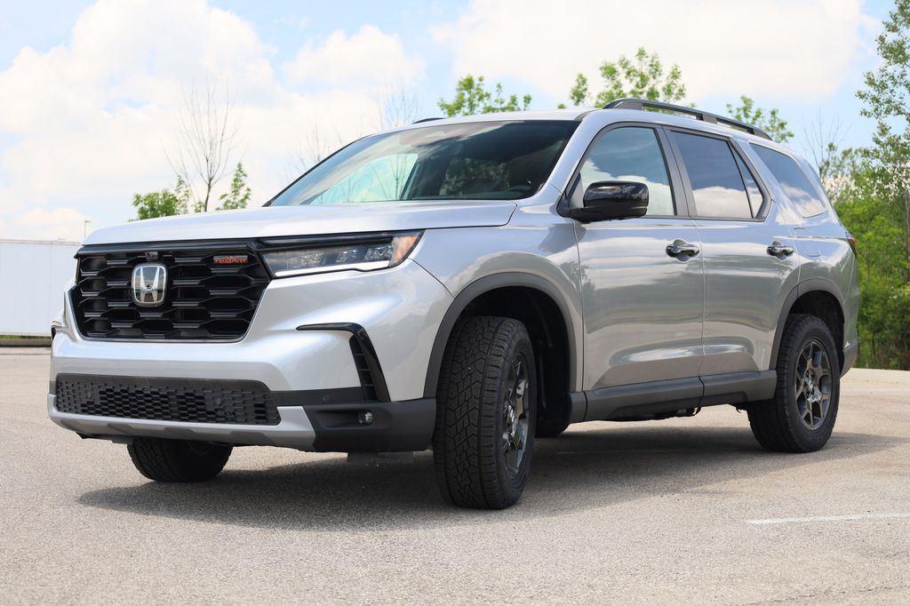 new 2025 Honda Pilot car, priced at $50,895