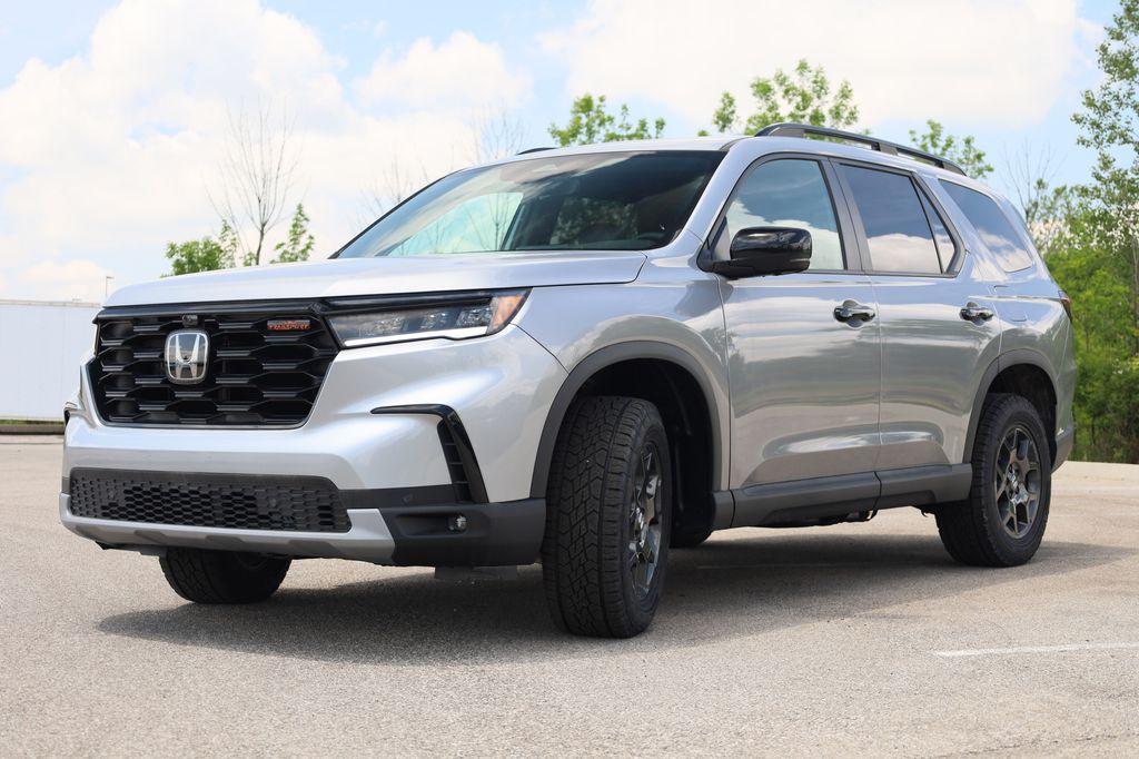 new 2025 Honda Pilot car, priced at $50,895