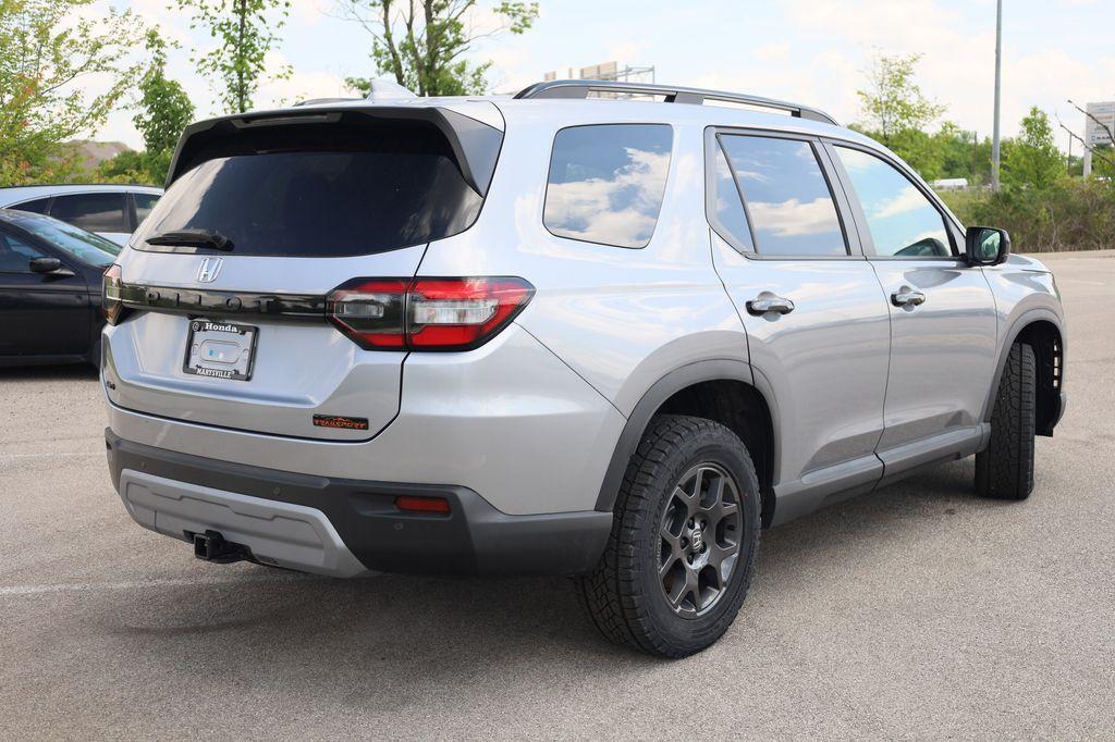 new 2025 Honda Pilot car, priced at $50,895