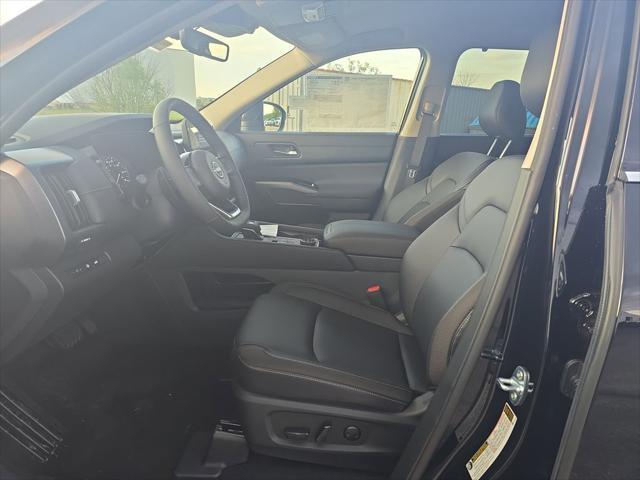 new 2025 Nissan Pathfinder car, priced at $40,912