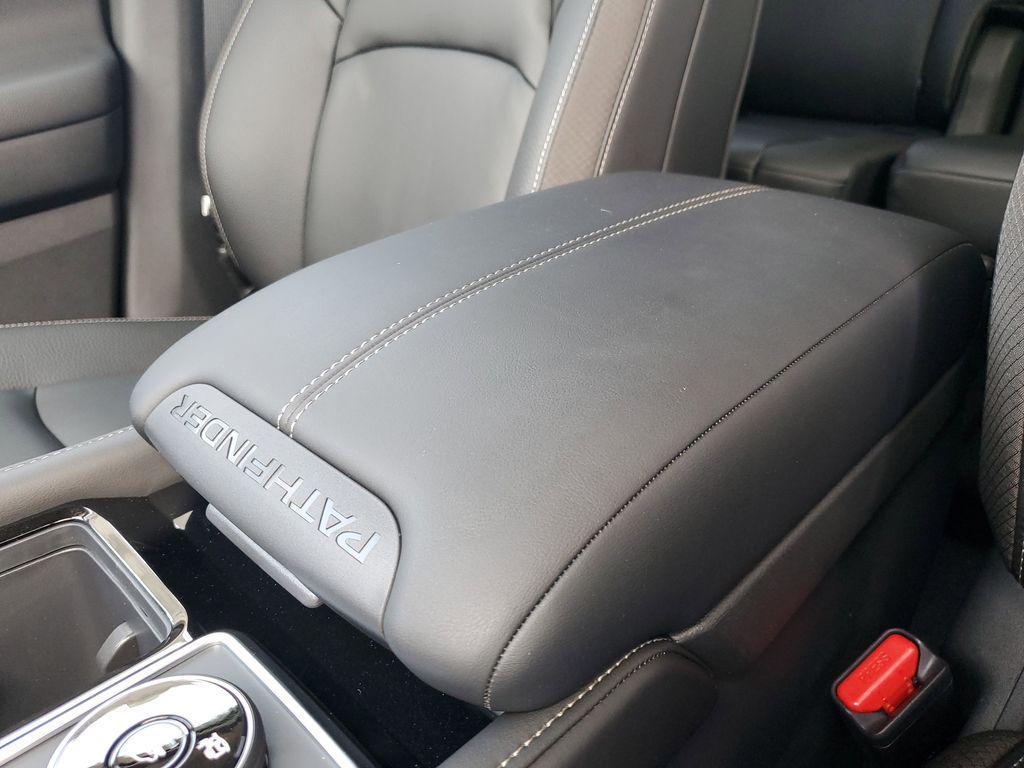 new 2025 Nissan Pathfinder car, priced at $39,015