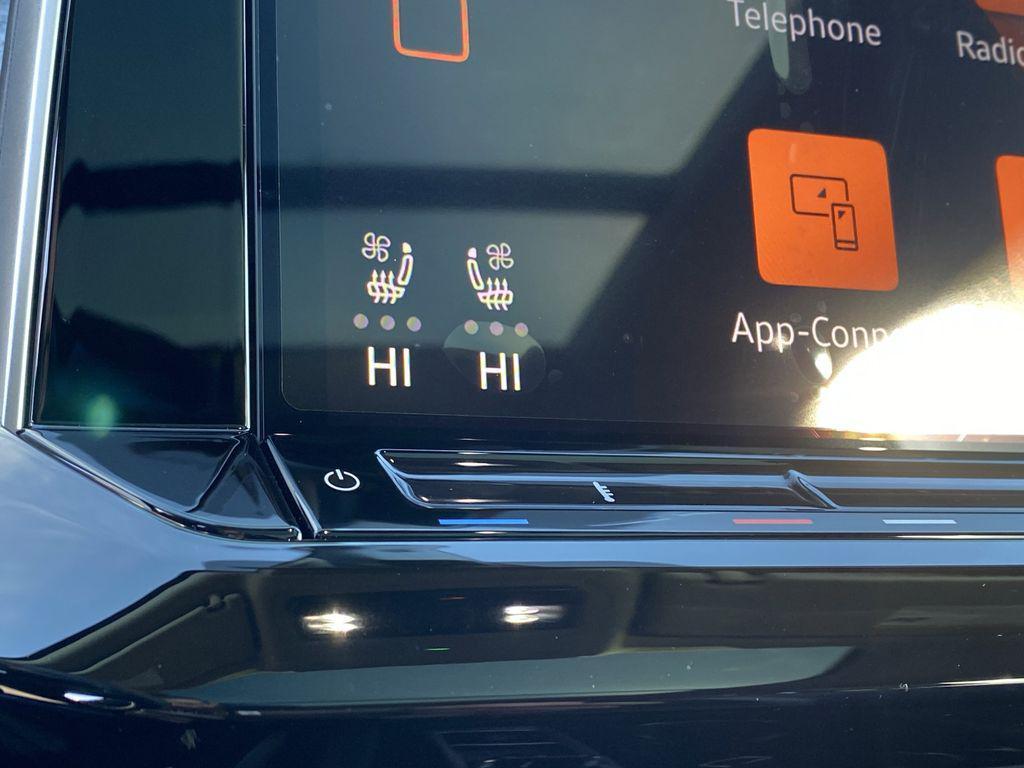 new 2025 Volkswagen Atlas car, priced at $40,800