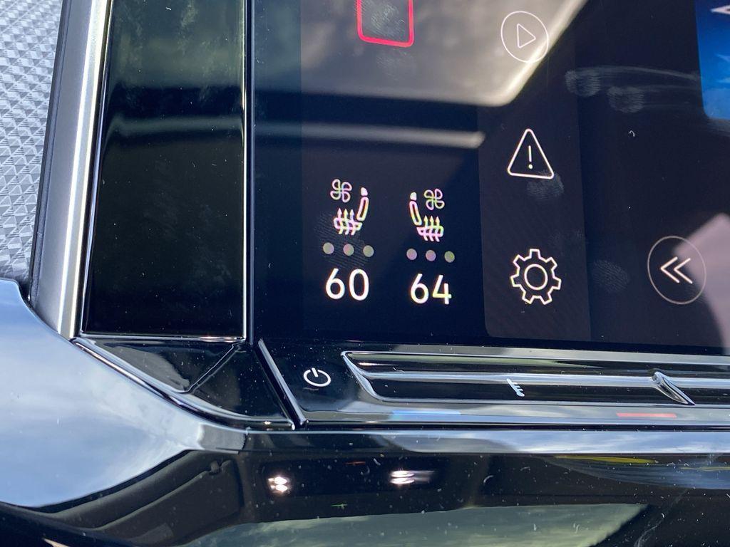 new 2025 Volkswagen Atlas car, priced at $40,800