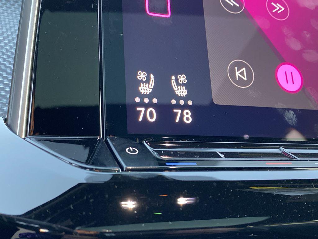 new 2026 Volkswagen Atlas Cross Sport car, priced at $53,392