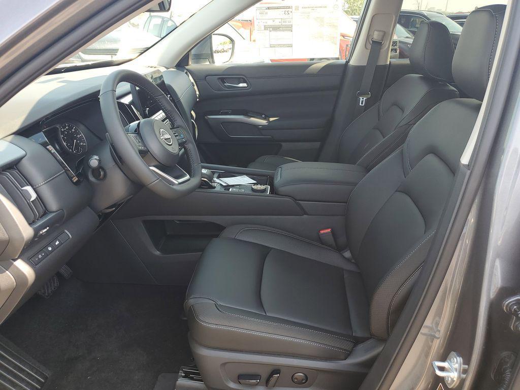 new 2025 Nissan Pathfinder car, priced at $39,321