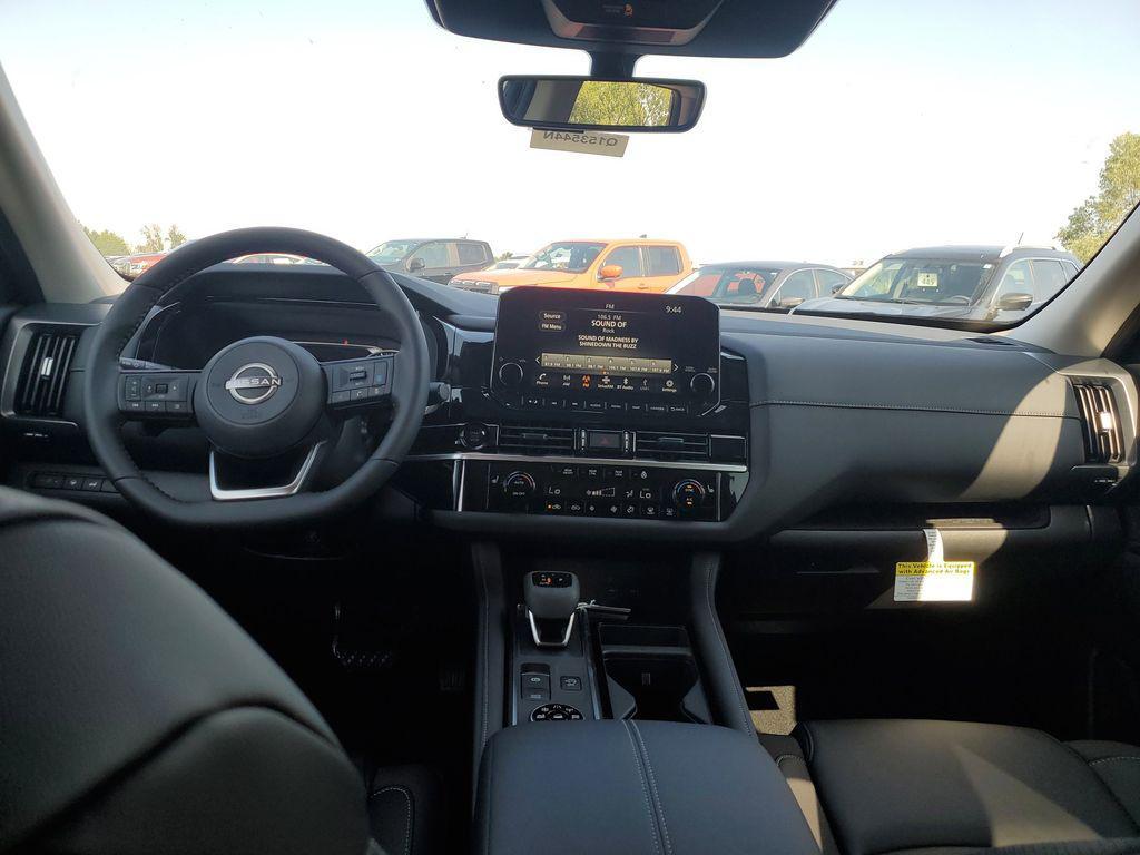 new 2025 Nissan Pathfinder car, priced at $39,015