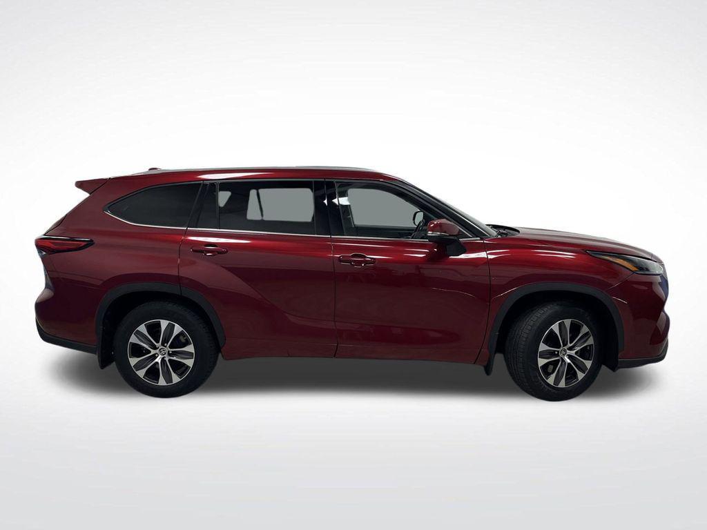 used 2021 Toyota Highlander car, priced at $27,774