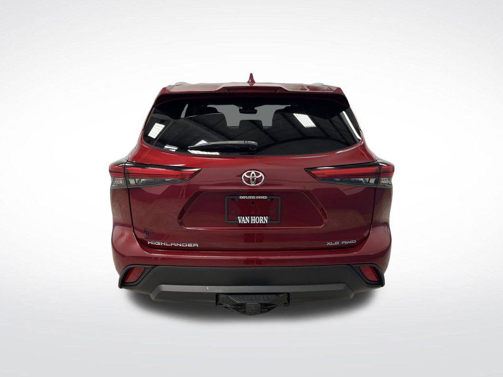 used 2021 Toyota Highlander car, priced at $27,774