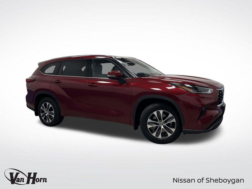 used 2021 Toyota Highlander car, priced at $27,774